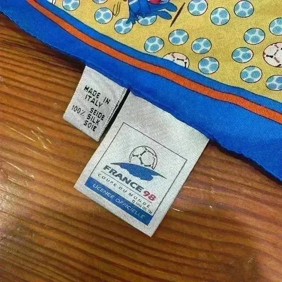 France 98 Volleyball Pocket Square Scarf Made in Italy 100% Silk - Picture 2 of 8